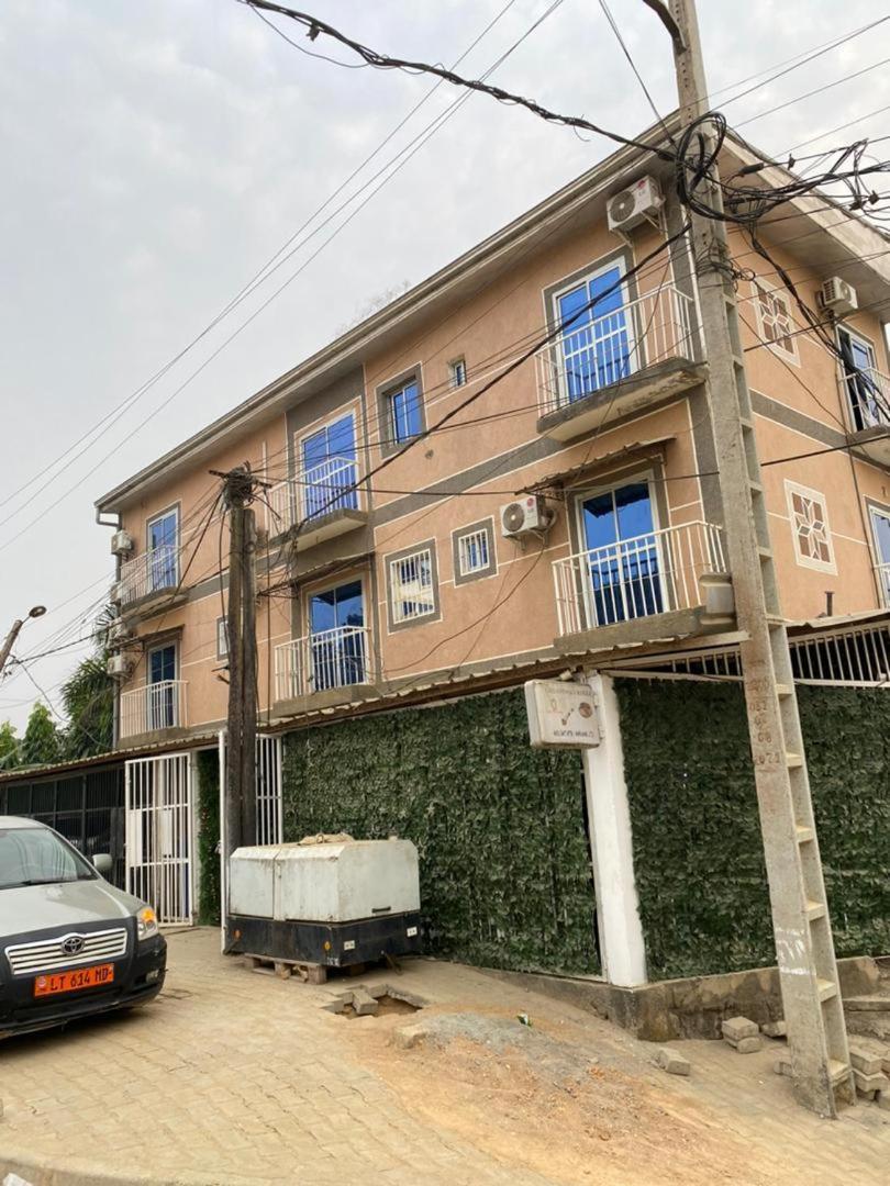 Cave Royale - Chambres-Studios-Apparts Meubles - Logpom Hopithal Des Soeurs Apres Camara Laye Douala Exterior foto