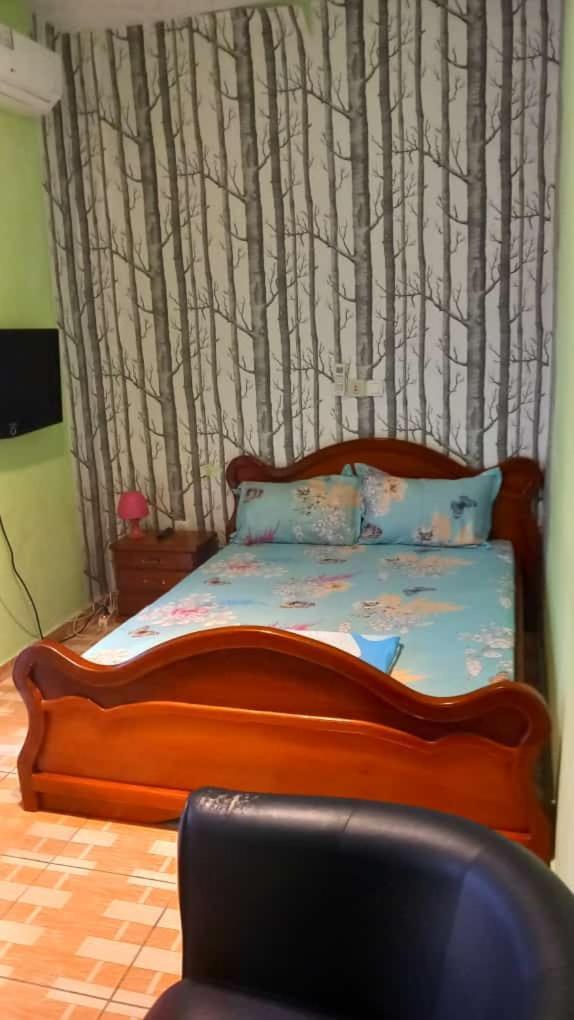 Cave Royale - Chambres-Studios-Apparts Meubles - Logpom Hopithal Des Soeurs Apres Camara Laye Douala Exterior foto